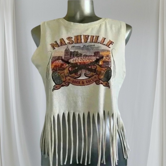 🆕Nashville Crop Top with Cut Out and Fringe - Picture 3 of 14